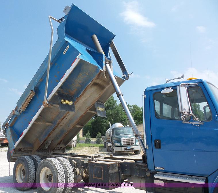 image for item L2846 2002 Freightliner FL80 dump truck