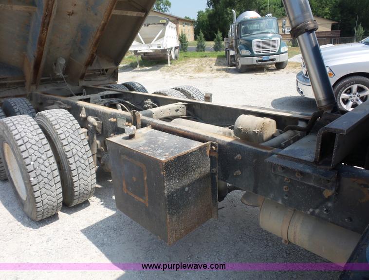 image for item L2846 2002 Freightliner FL80 dump truck