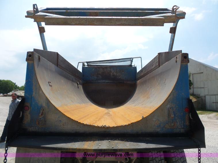 image for item L2846 2002 Freightliner FL80 dump truck