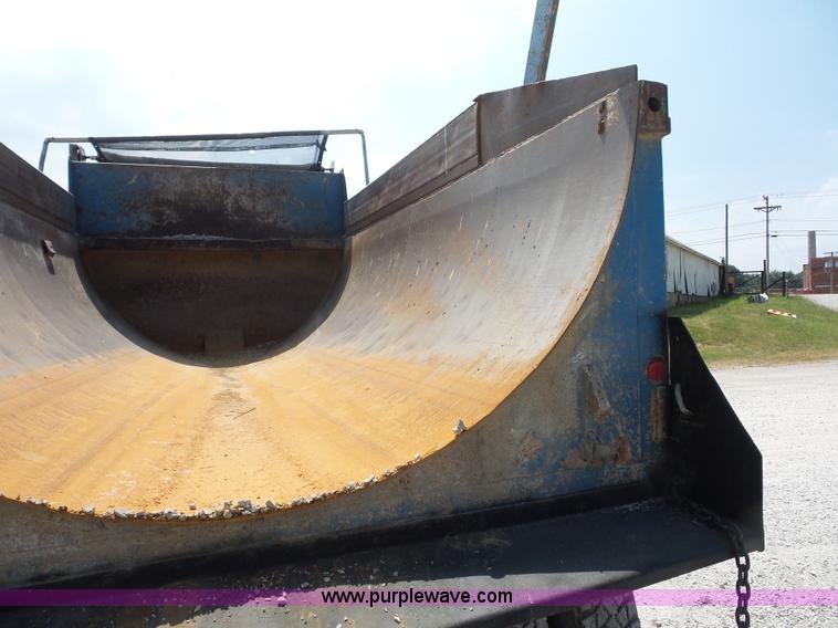 image for item L2846 2002 Freightliner FL80 dump truck