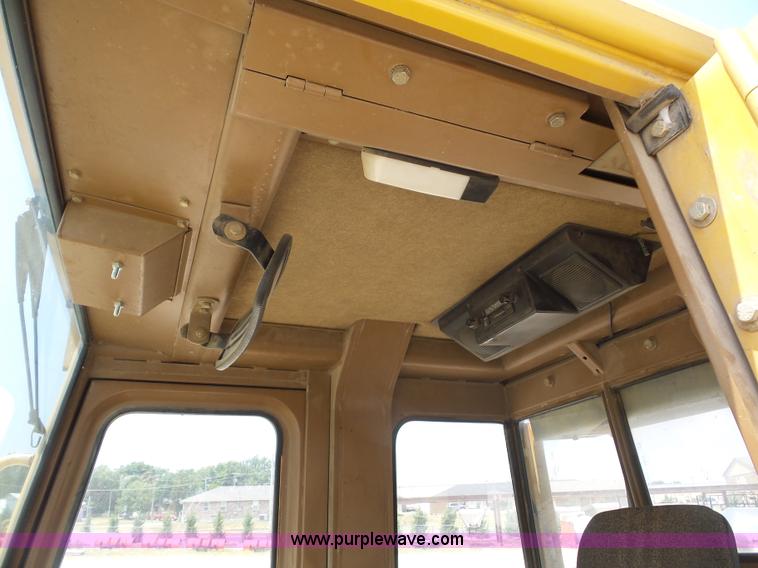 image for item L2849 1994 Caterpillar 963 track loader