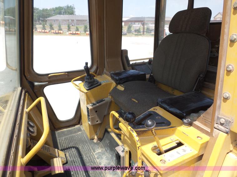 image for item L2849 1994 Caterpillar 963 track loader