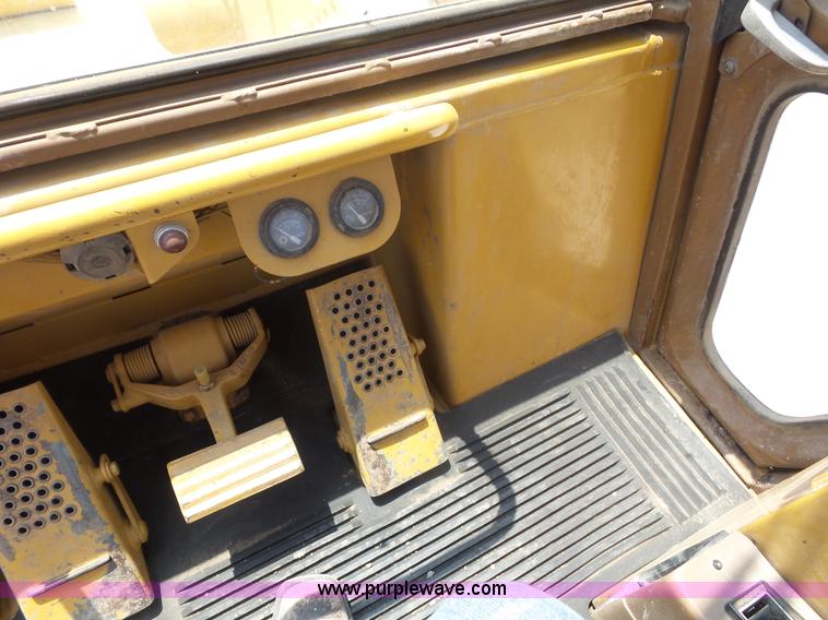 image for item L2849 1994 Caterpillar 963 track loader