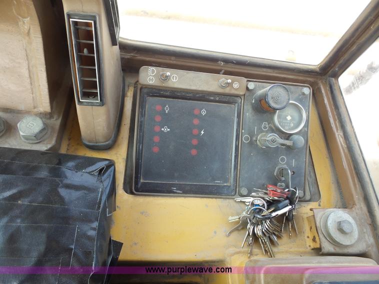 image for item L2849 1994 Caterpillar 963 track loader