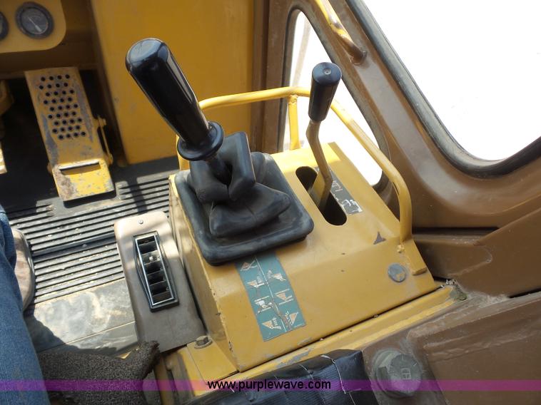 image for item L2849 1994 Caterpillar 963 track loader