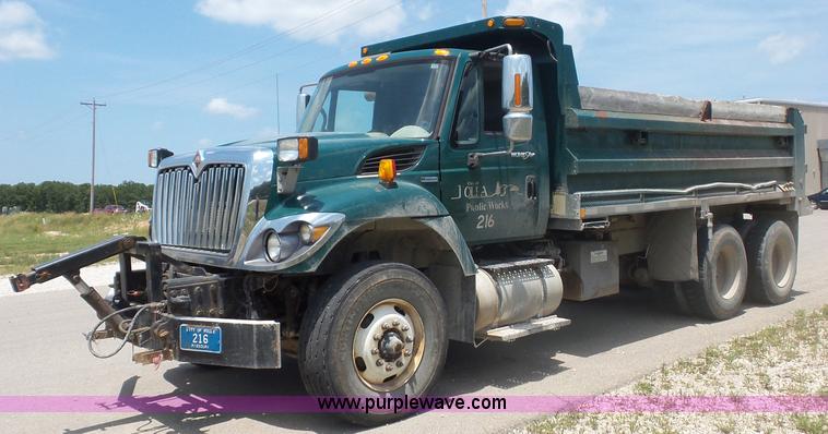 image for item L2873 2008 International 7400 dump truck