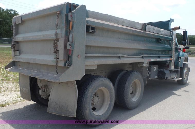 image for item L2873 2008 International 7400 dump truck