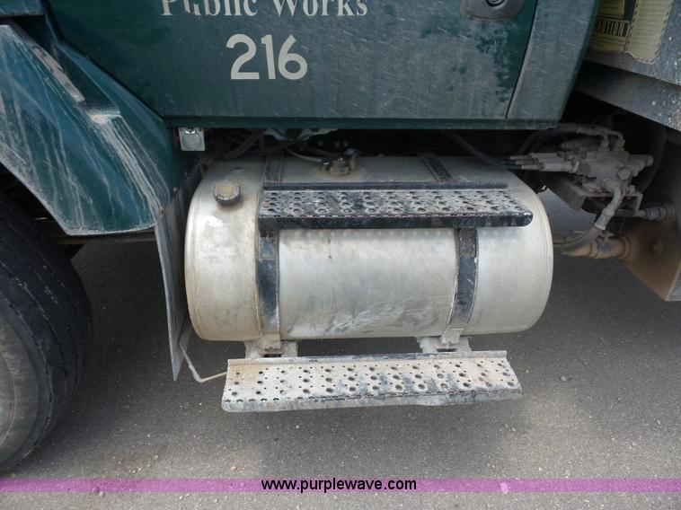 image for item L2873 2008 International 7400 dump truck