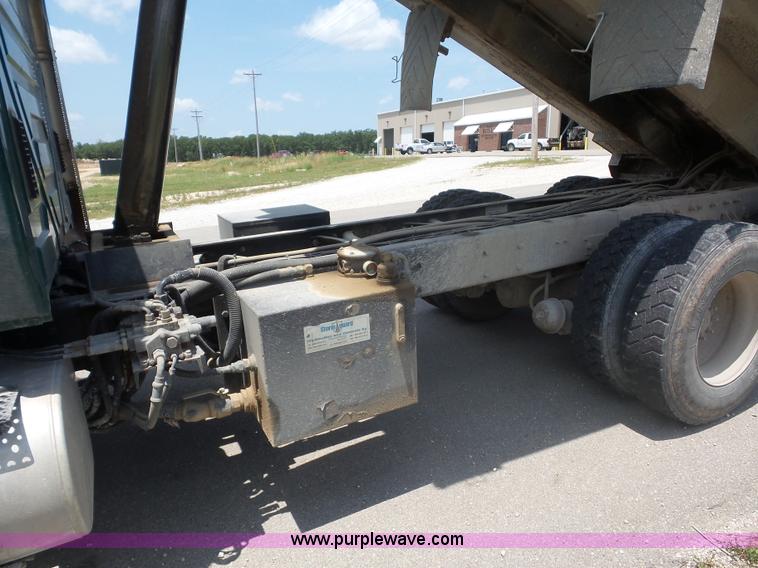 image for item L2873 2008 International 7400 dump truck