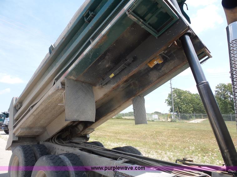 image for item L2873 2008 International 7400 dump truck