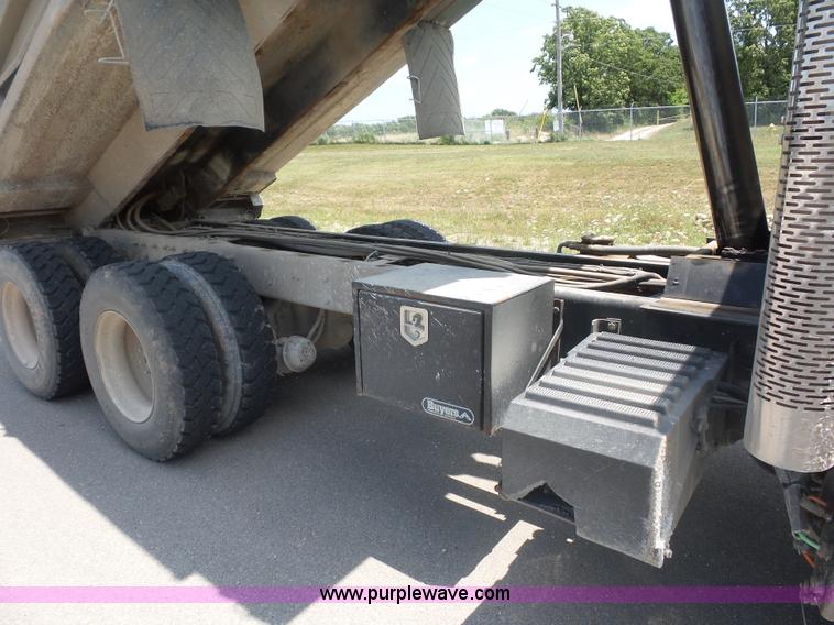 image for item L2873 2008 International 7400 dump truck