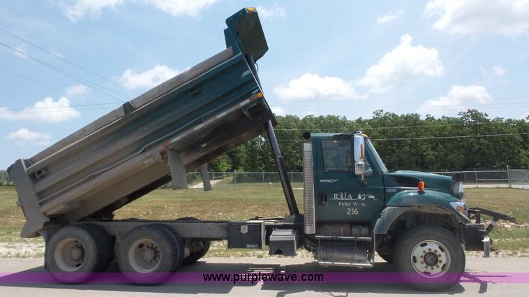 image for item L2873 2008 International 7400 dump truck