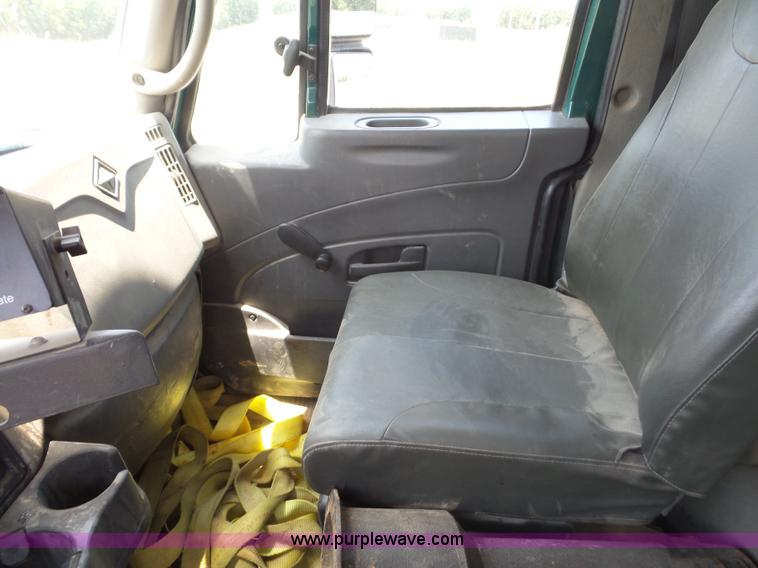 image for item L2873 2008 International 7400 dump truck