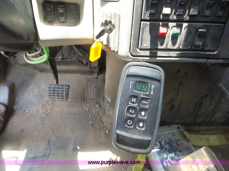 image for item L2873 2008 International 7400 dump truck