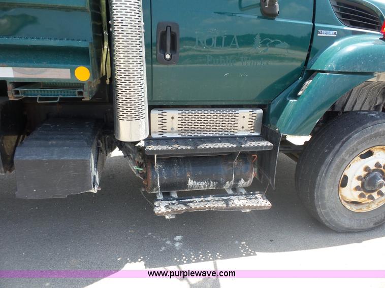 image for item L2874 2008 International 7400 dump truck
