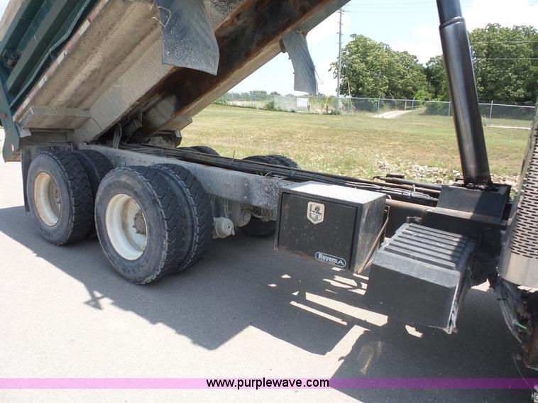 image for item L2874 2008 International 7400 dump truck