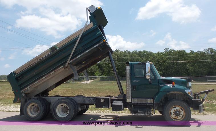 image for item L2874 2008 International 7400 dump truck