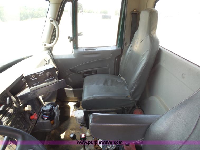 image for item L2874 2008 International 7400 dump truck