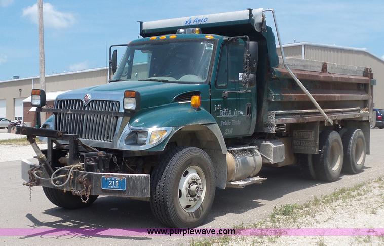image for item L2875 2006 International 7400 dump truck