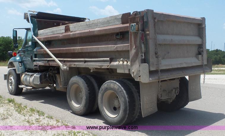image for item L2875 2006 International 7400 dump truck
