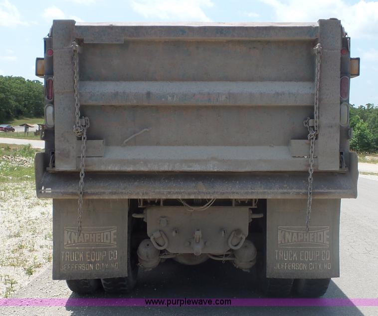 image for item L2875 2006 International 7400 dump truck