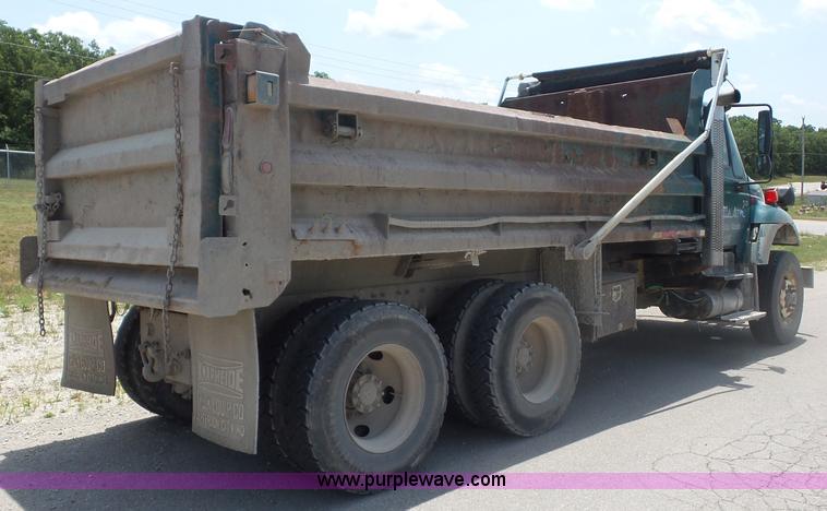 image for item L2875 2006 International 7400 dump truck
