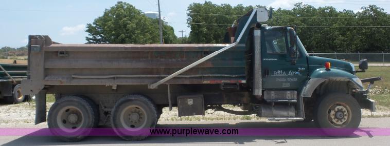 image for item L2875 2006 International 7400 dump truck