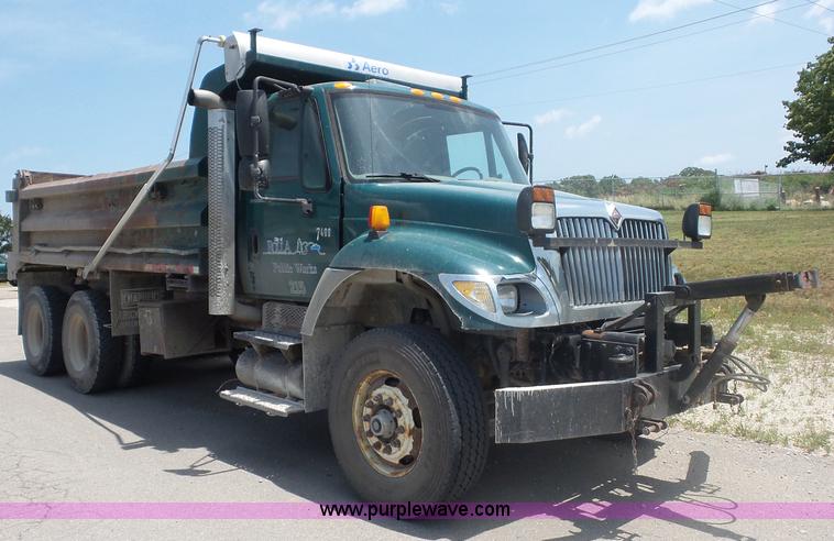 image for item L2875 2006 International 7400 dump truck