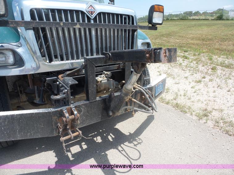 image for item L2875 2006 International 7400 dump truck