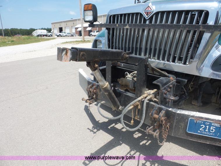 image for item L2875 2006 International 7400 dump truck