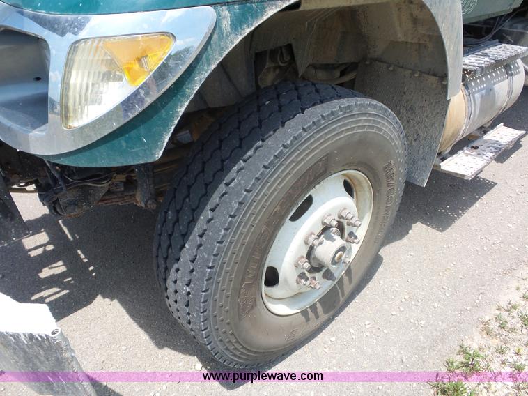 image for item L2875 2006 International 7400 dump truck