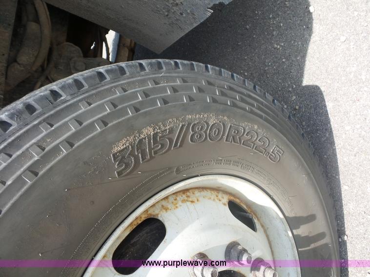 image for item L2875 2006 International 7400 dump truck