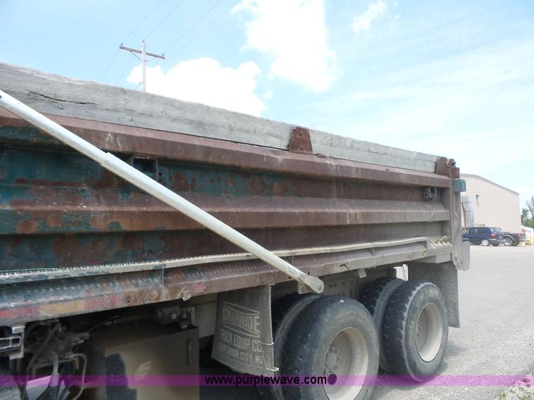 image for item L2875 2006 International 7400 dump truck