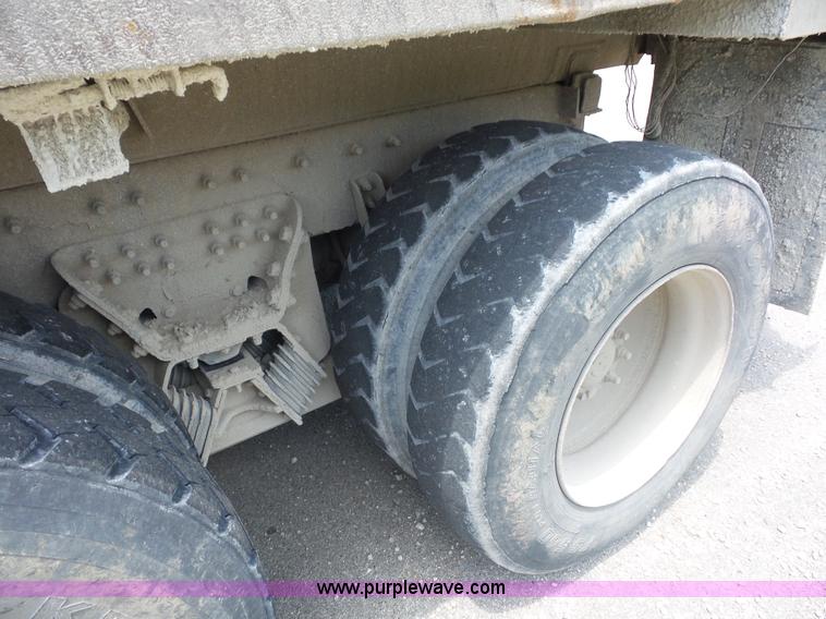 image for item L2875 2006 International 7400 dump truck