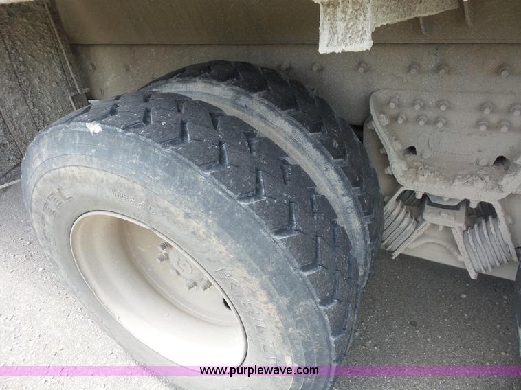 image for item L2875 2006 International 7400 dump truck