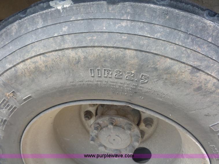 image for item L2875 2006 International 7400 dump truck