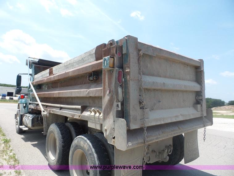 image for item L2875 2006 International 7400 dump truck