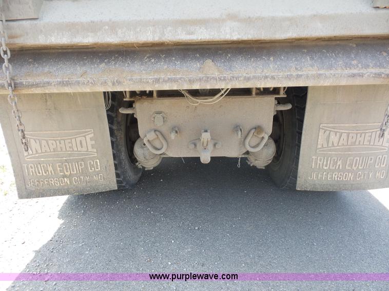 image for item L2875 2006 International 7400 dump truck