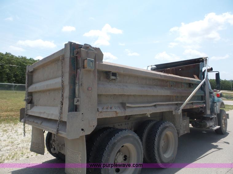 image for item L2875 2006 International 7400 dump truck