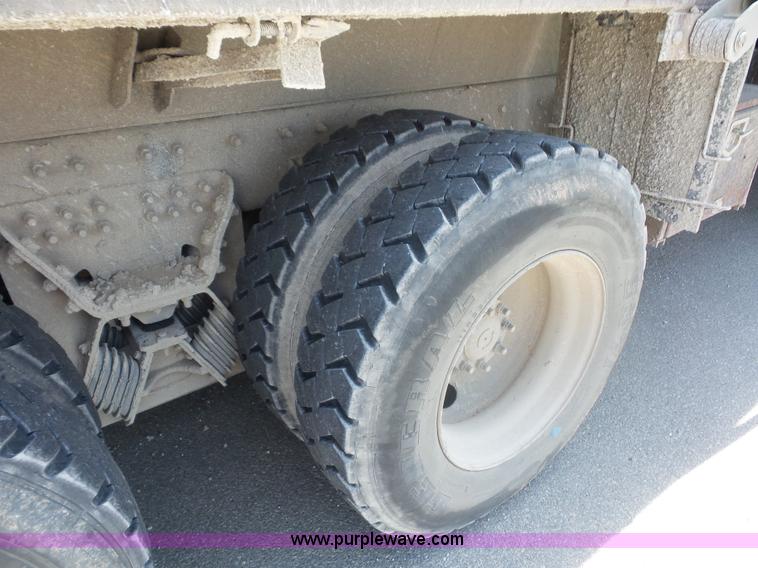 image for item L2875 2006 International 7400 dump truck