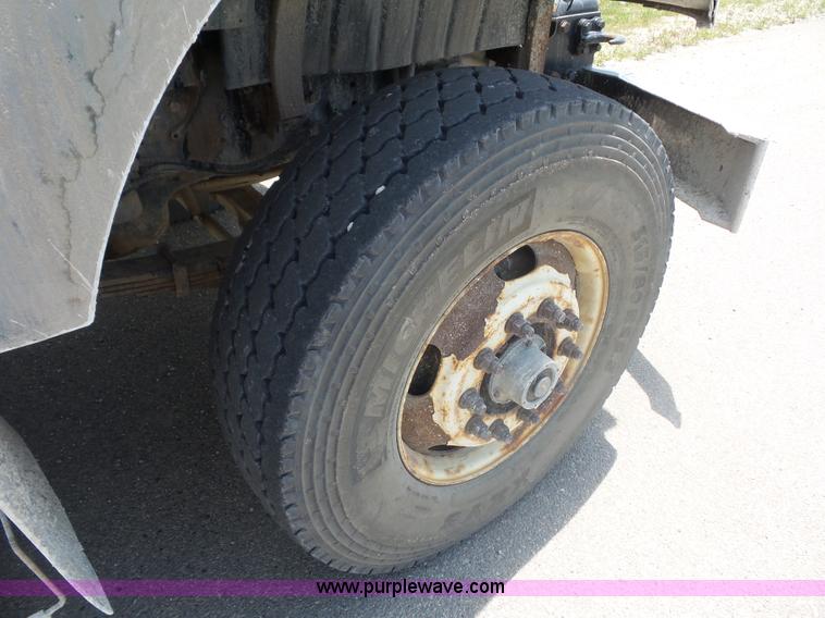 image for item L2875 2006 International 7400 dump truck