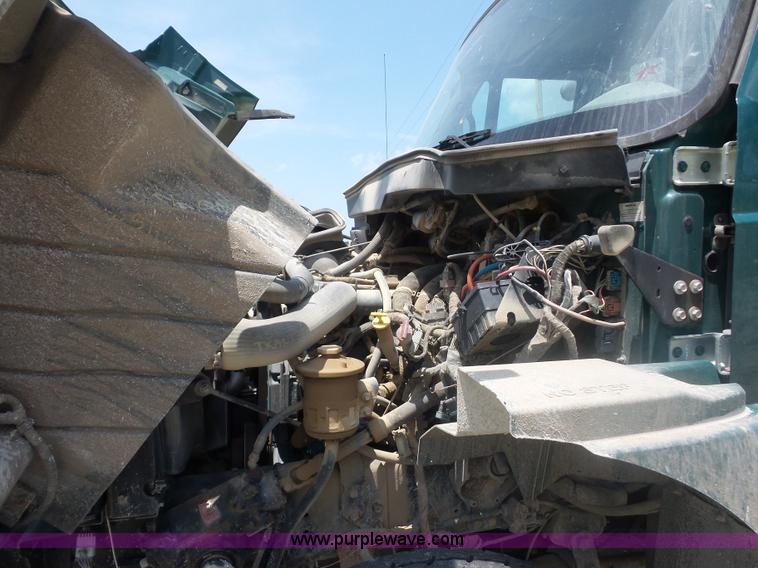 image for item L2875 2006 International 7400 dump truck