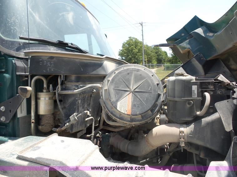 image for item L2875 2006 International 7400 dump truck