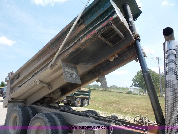 image for item L2875 2006 International 7400 dump truck