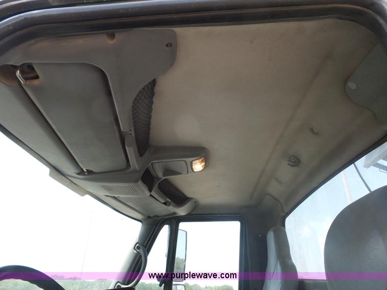 image for item L2875 2006 International 7400 dump truck