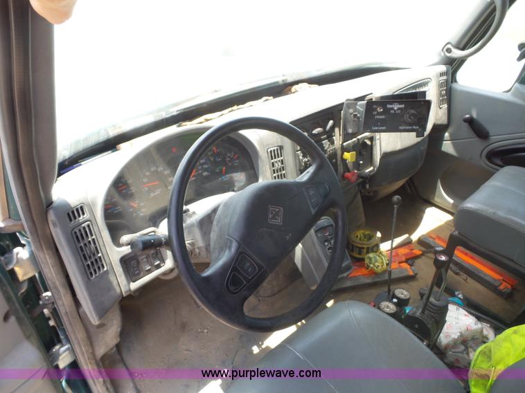 image for item L2875 2006 International 7400 dump truck