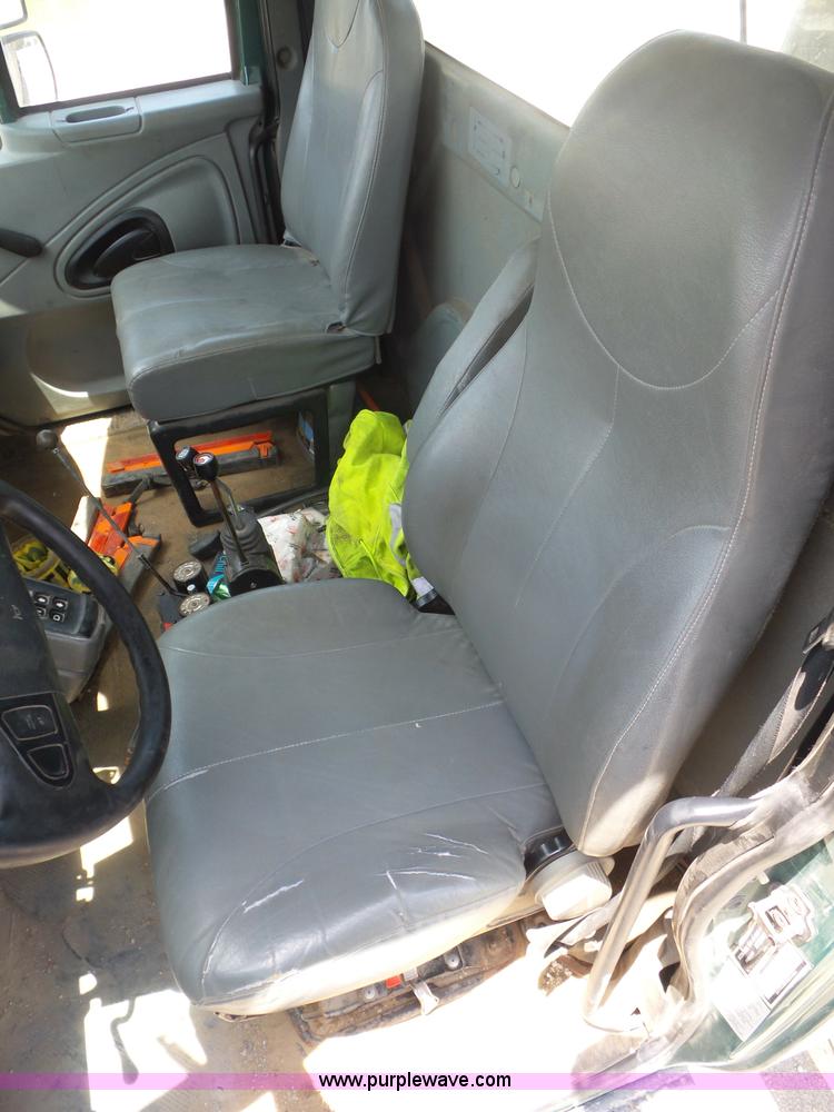 image for item L2875 2006 International 7400 dump truck