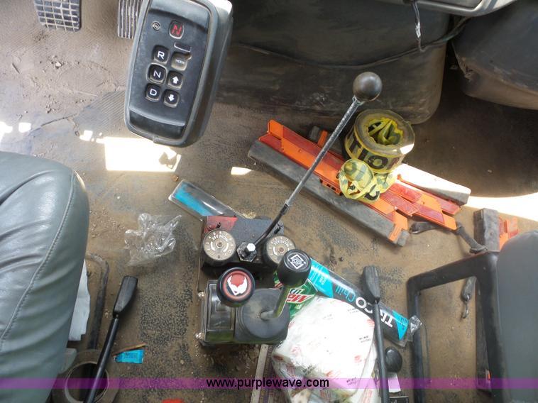 image for item L2875 2006 International 7400 dump truck