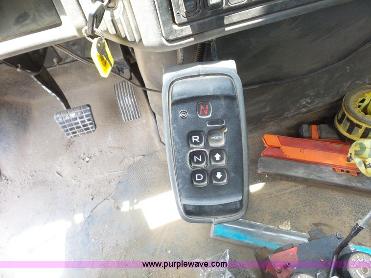 image for item L2875 2006 International 7400 dump truck