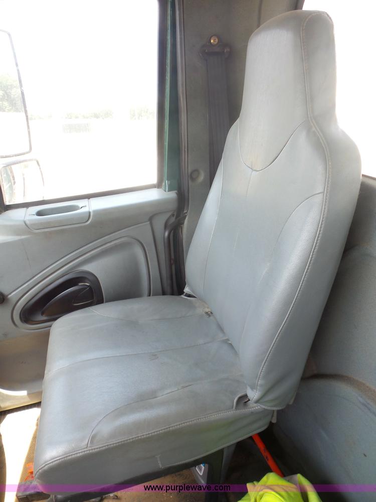 image for item L2875 2006 International 7400 dump truck